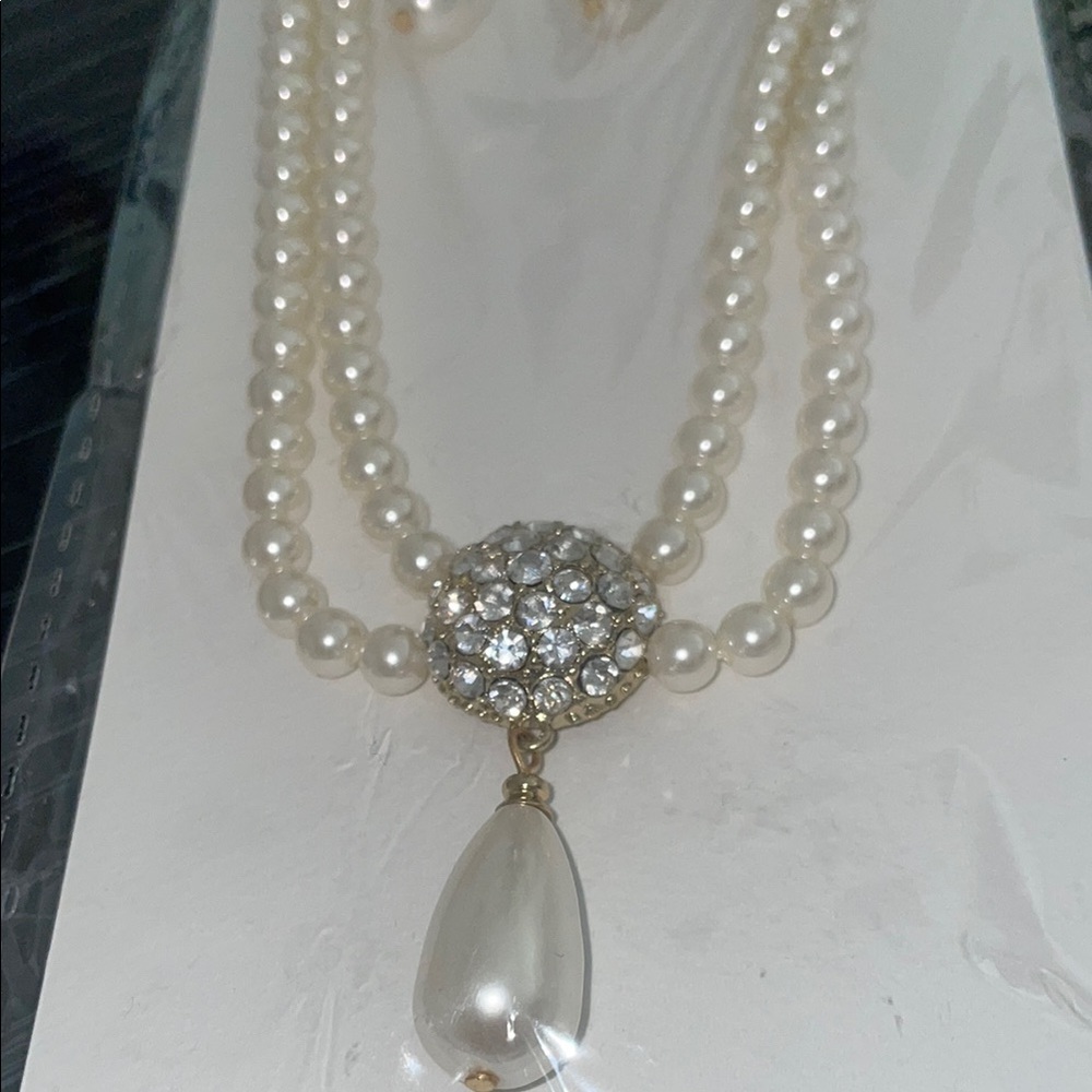 Christina Silver and White Necklace - Picture 3 of 4